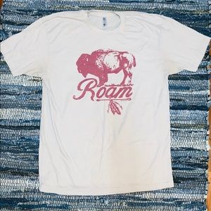 Roam Arrow Buffalo Western Grey Maroon Soft Tshirt